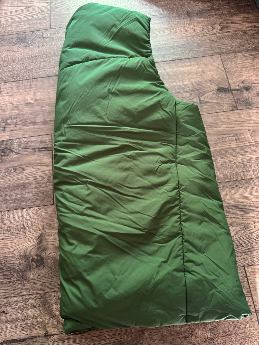 lululemon athletica Men's Quilted Vest in Deep Green - Picture 7 of 7